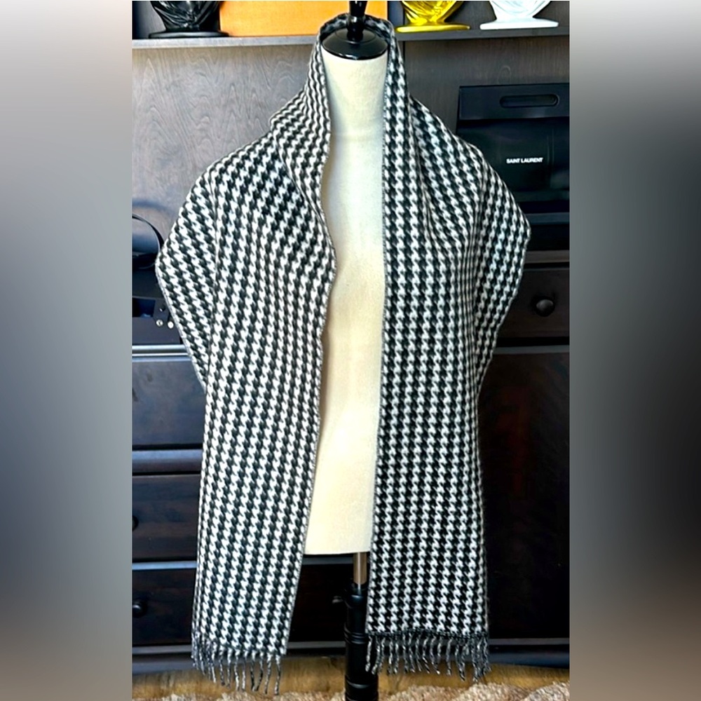 🖤🧣NWOT Balenciaga cashmere houndstooth scarf